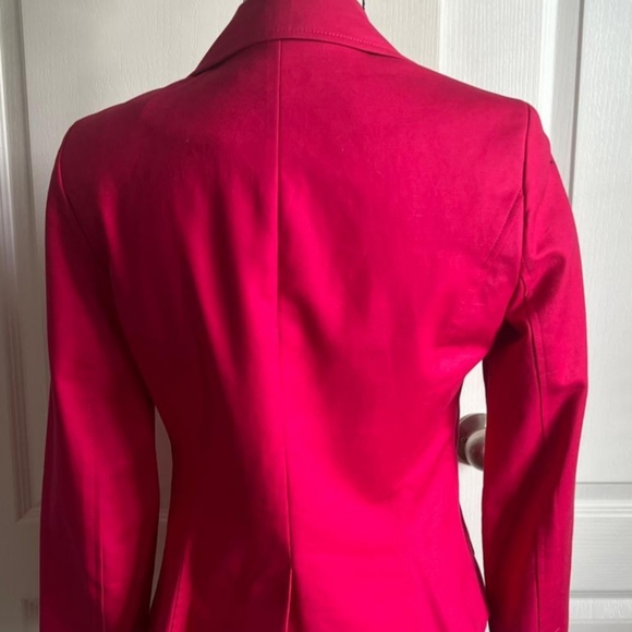 Dalia Collection Fuchsia lapel collar, single-breasted jacket. - Picture 2 of 3